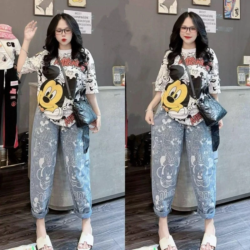 

Женский летний новый модный комплект из 2 предметов — широкие брюки с короткими рукавами и принтом из молочного шелка с мультяшным принтом, повседневный возрастной наряд