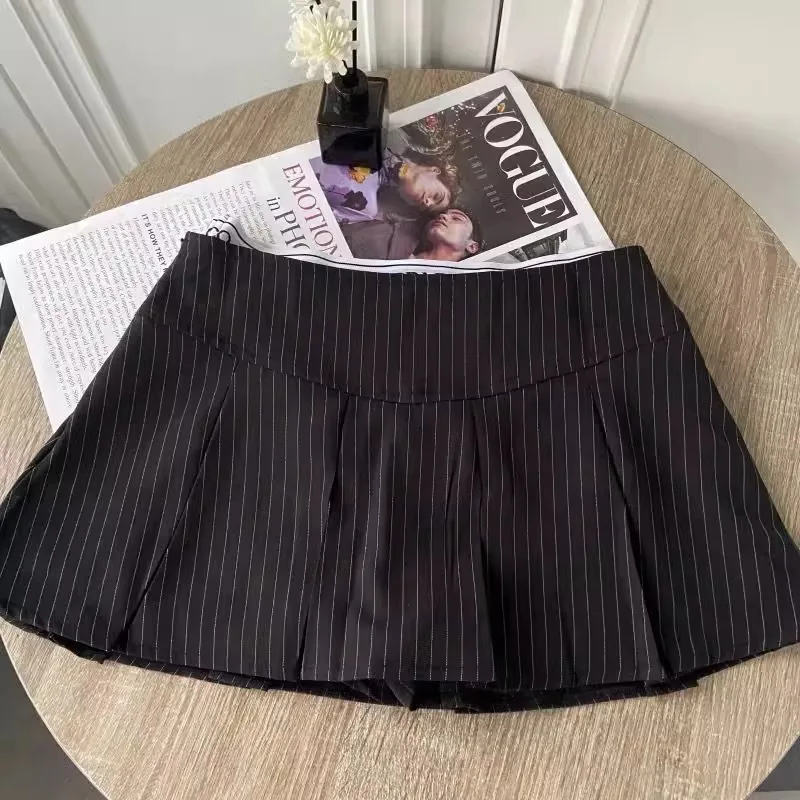 

aWomen's Korean-Style Striped Pleated Skirt Slimming Skirt