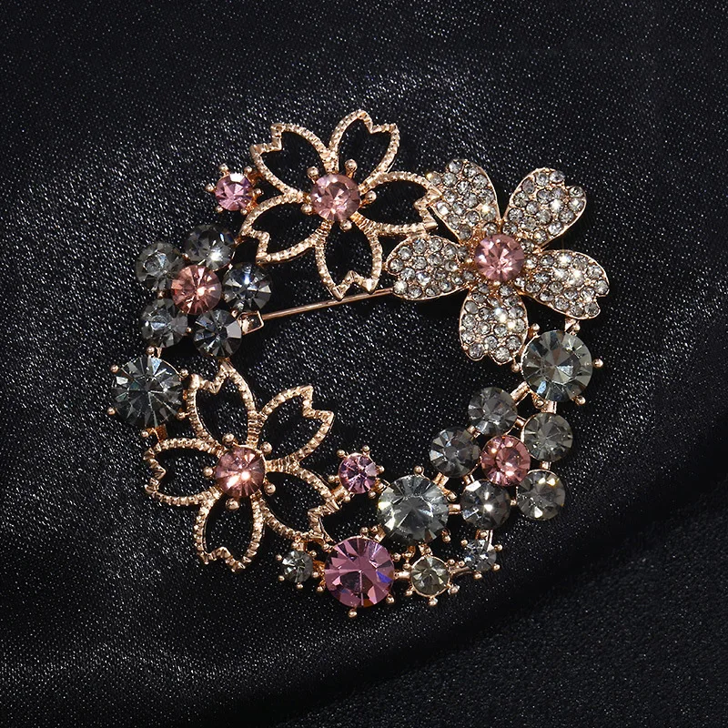 SKEDS Creative Luxury Crystal Flower Brooch Jewelry For Women Elegant Rhinestone Exquisite Corsage Badges Classic Brooches Pins