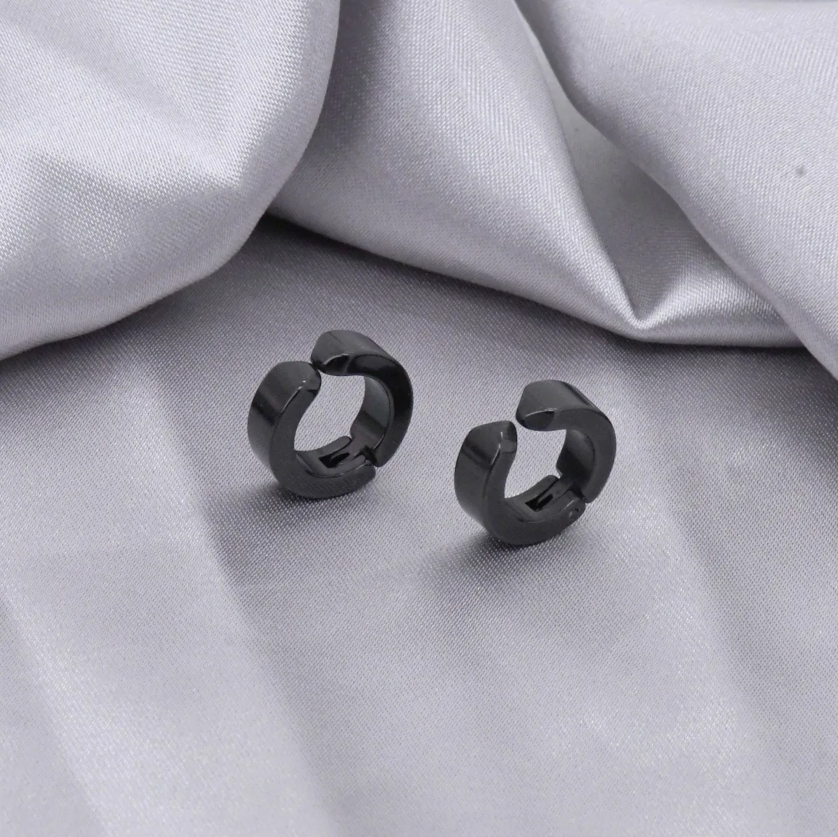 2pc Ear Clips Earrings Without Ear Holes Black Silvery Stainless Steel Buckle Simple Trend Men Women and Fashion Couple Gifts image 6