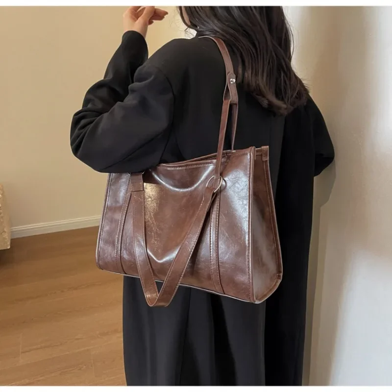 Square Tote Shoulder Bag Women\'s Large Capacity Sense of Luxury Niche Simple Shoulder Bag Class Shoulder Bag Soft Leather