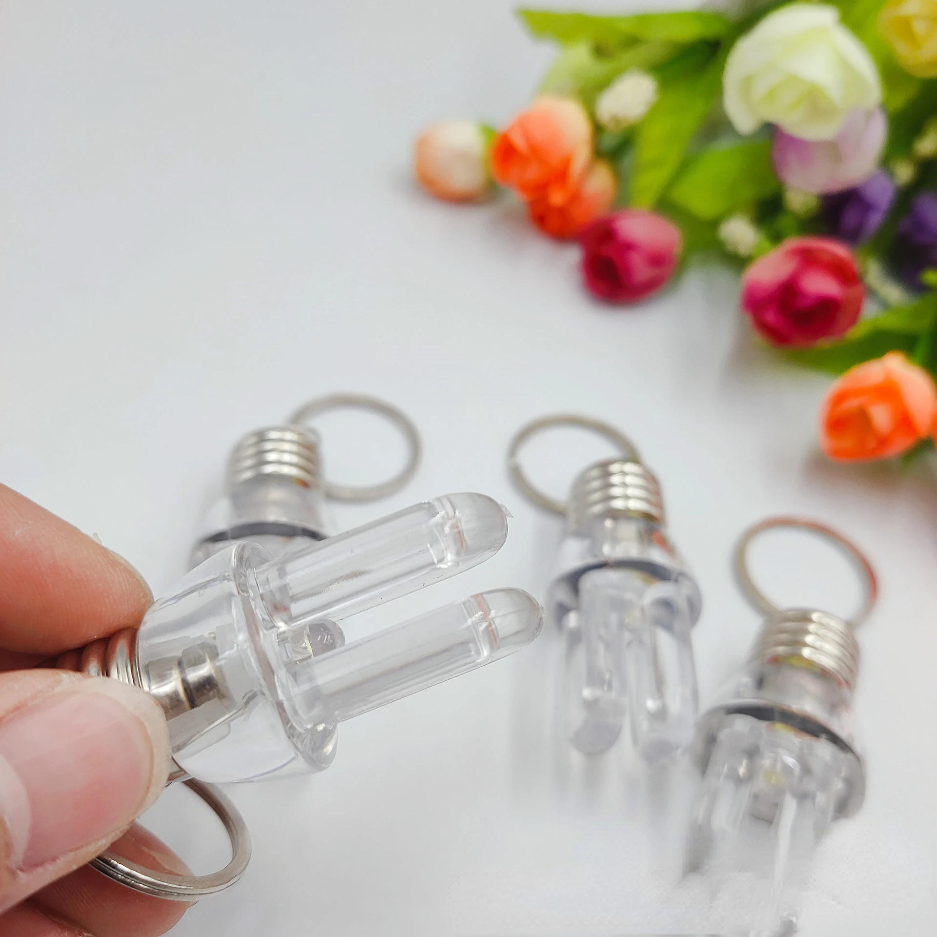 Creative Mini U Shaped Transparent Light Bulb LED White Seven Color Plastic Keychain Pendant Christmas Decorations Craft Gift