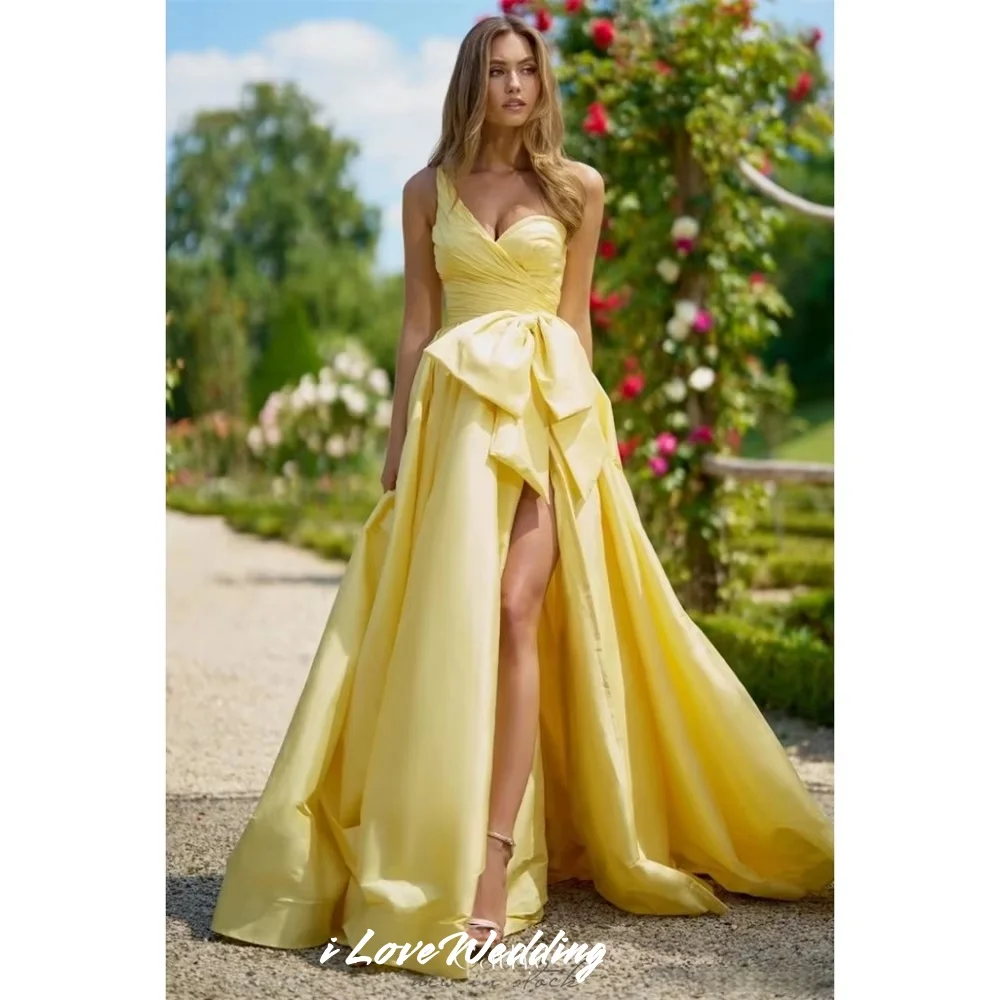 فساتين لحضور الحفلات الموسيقية بكتف واحد أصفر 2025 من الساتان بدون أكمام بفيونكة جانبية وفتحة على شكل حرف a مفتوحة من الخلف سويب تراين فساتين سهرة مخصصة