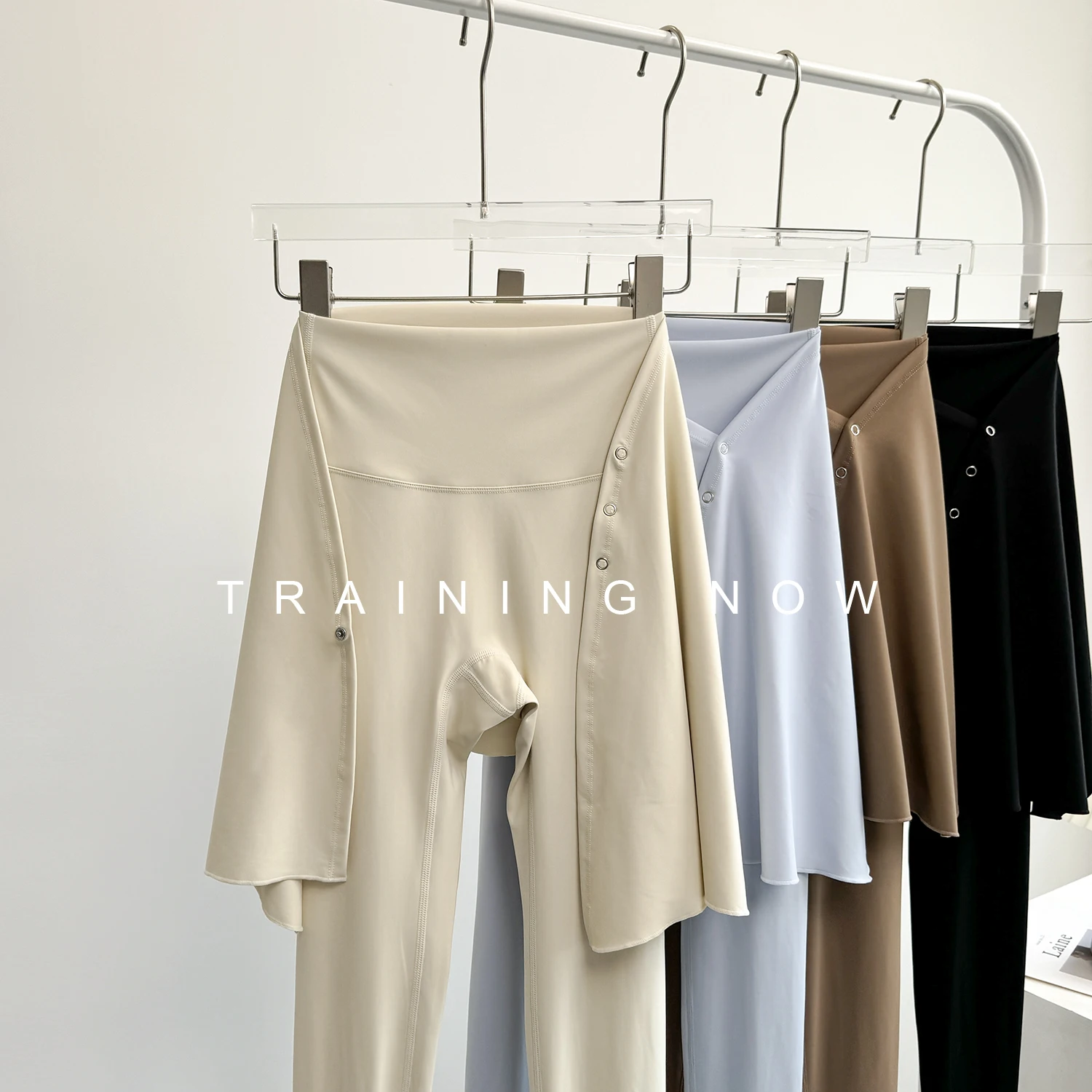 

Высококачественные двухсекционные брюки для йоги телесного цвета с высокой талией, поднимающие ягодицы для женщин, с занавесками, которые можно носить вне бега и