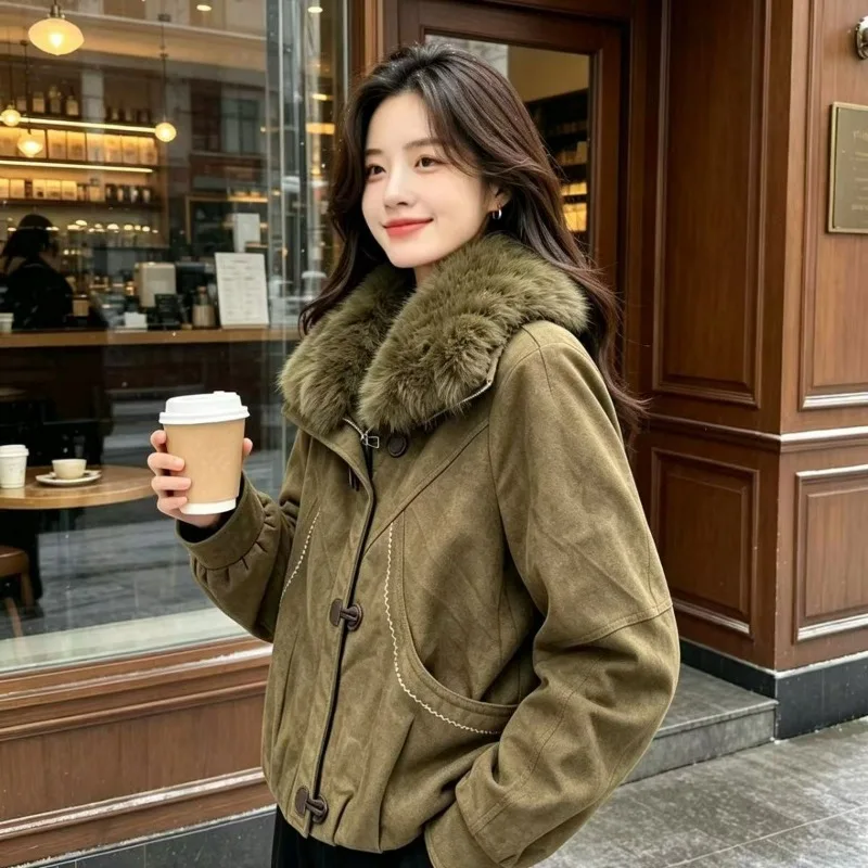 New Fashionable Warm Cotton-padded Jacket Large Lapel Fleece Thickened Design Overcome Trend of Women Wearing Jackets in Winter