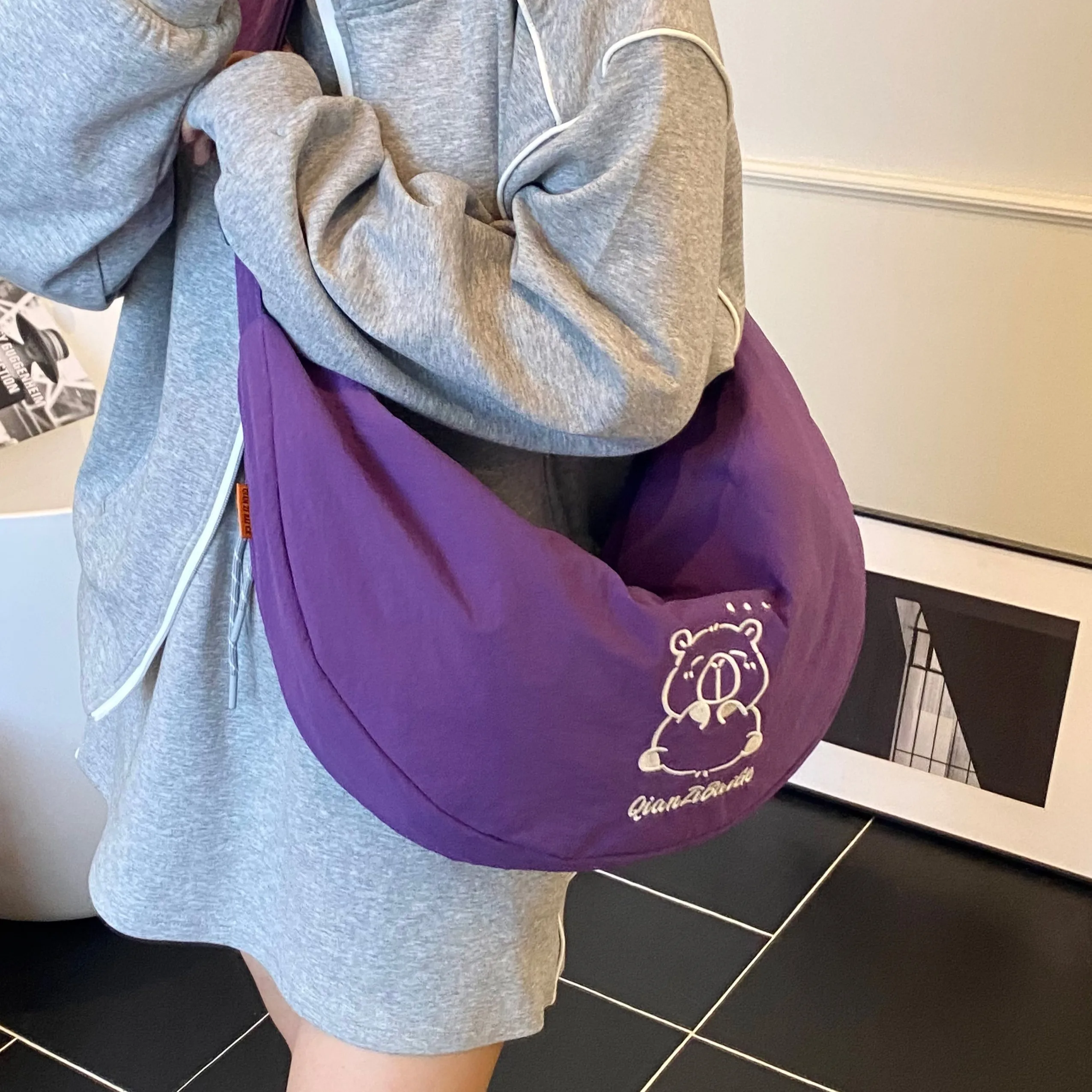 

large-capacity crossbody bag for women,simple casual shoulder bag,fashionable class Hobo bag,Cartoon embroidery messenger bag