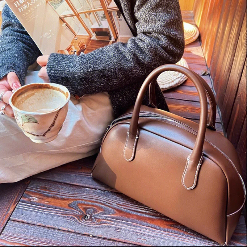 New spring/summer new crescent bag cowhide commuter design hand bill of lading shoulder underarm crescent bag