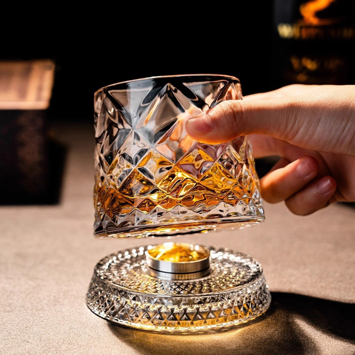 2026 New Whiskey Glasses Rotating Whisky Glass with Glass Base 360 Rotate Degrees Crystal Rum Glass for Cocktail Party Drinking
