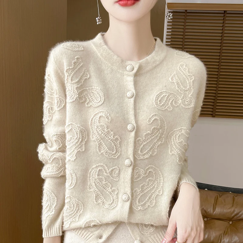 Round Neck Cashmere Cardigan Women\'s AutumnWinter French Fashion High-Quality Luxury Long Sleeved Warm Solid Color Knit Sweater