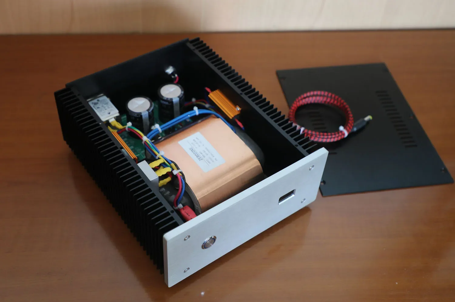 

300W High-power Ultra low noise linear power supply DC19.5V 10A