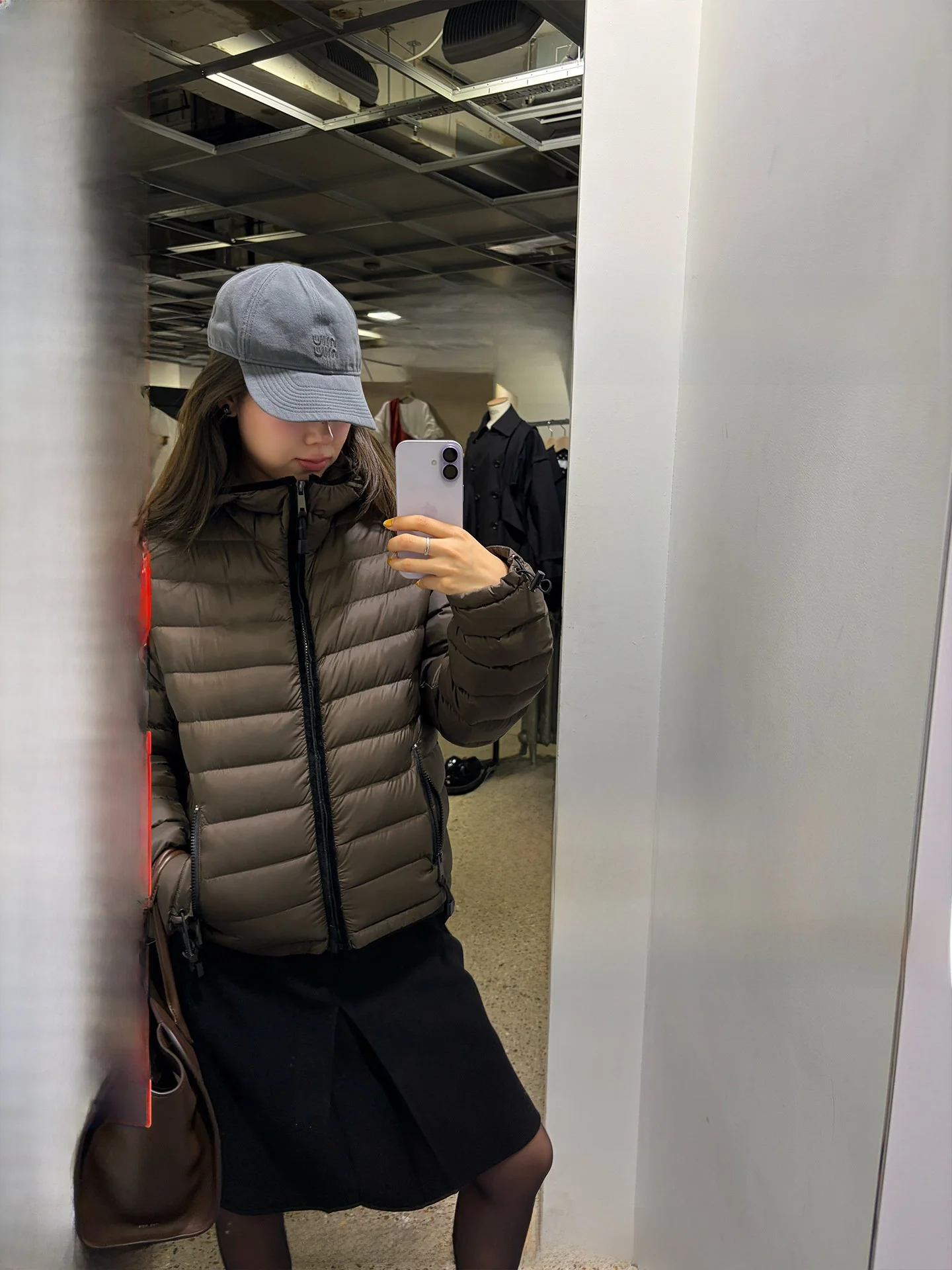 

Женская легкая куртка-пуховик Ranwear Premium с капюшоном, 90% белый пух, без наполнителя, с цветовыми блоками, для повседневной носки