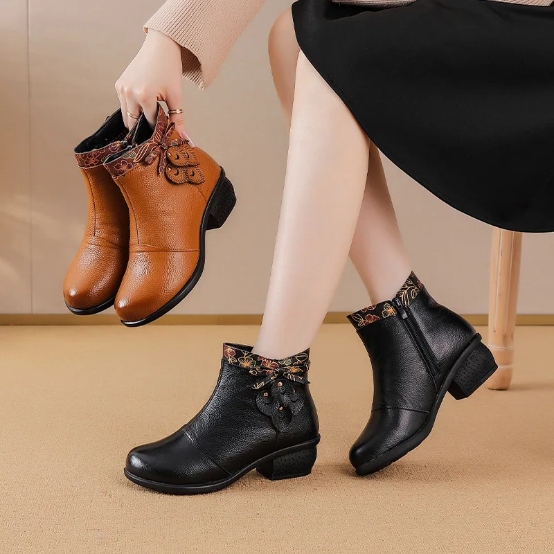 

Top layer cowhide 2025 autumn and winter new retro ethnic style feature thick heel buckle splicing versatile women's short boots