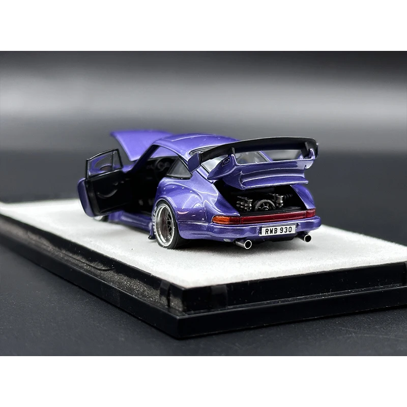 PGM en Stock 1:64 RWB 930 violetas GT ala puerta completamente abierta Diecast Diorama coche modelo colección Juguetes