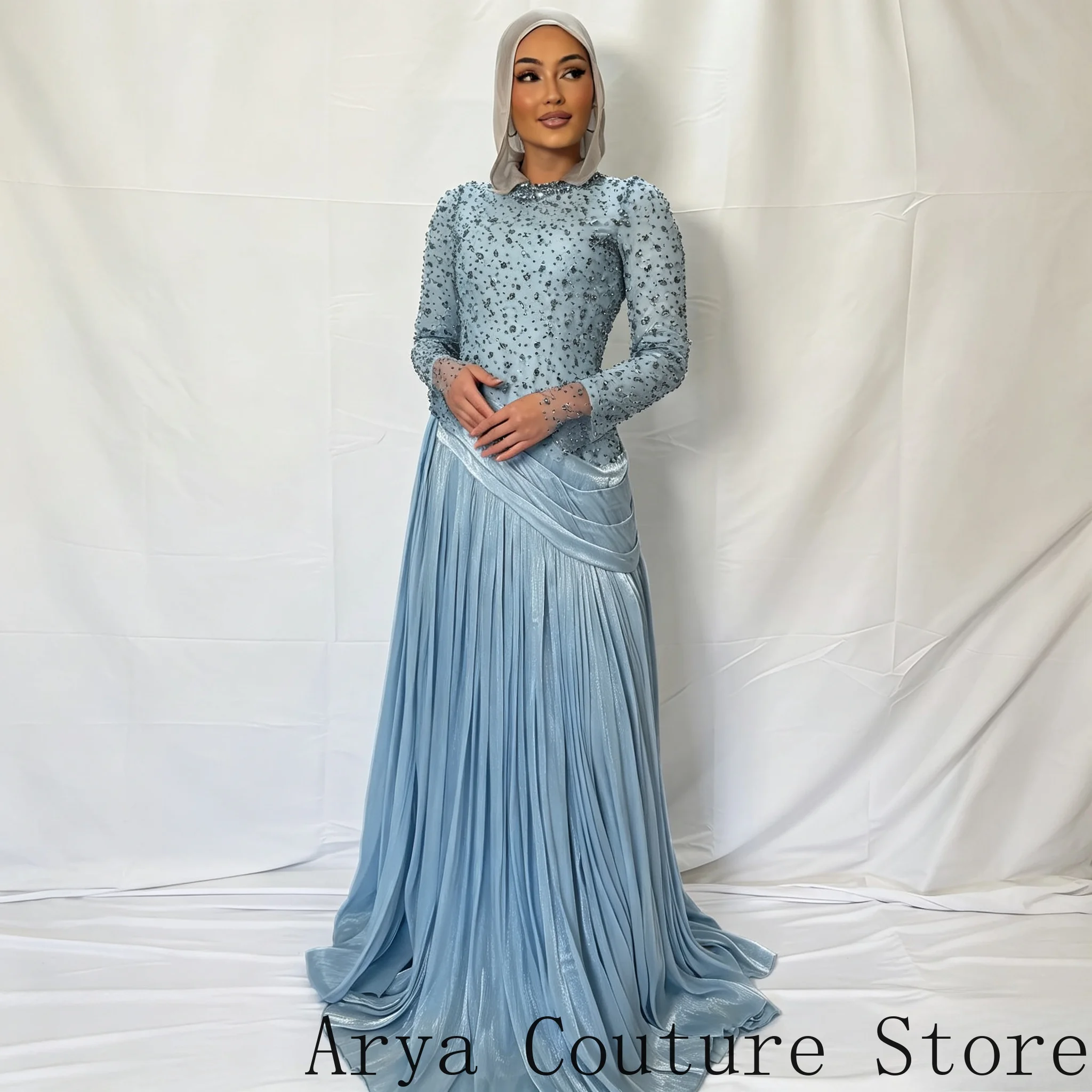 Hellblaues Hijab-Abendkleid mit Rundhalsausschnitt, Strass-Verzierung, Langen Ärmeln, Drapierter Plissierter Glänzender Rock, Islamische Abaya für Formelle Anlässe