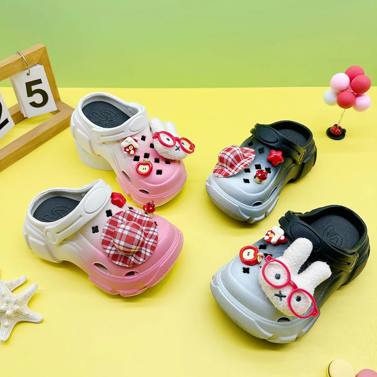 

Fashionable and Versatile Red Hat Glasses Rabbit Clogs Soft-Soled Non-Slip Closed-Toe Sandals for Boys and Girls Parent-Child Slippers 606