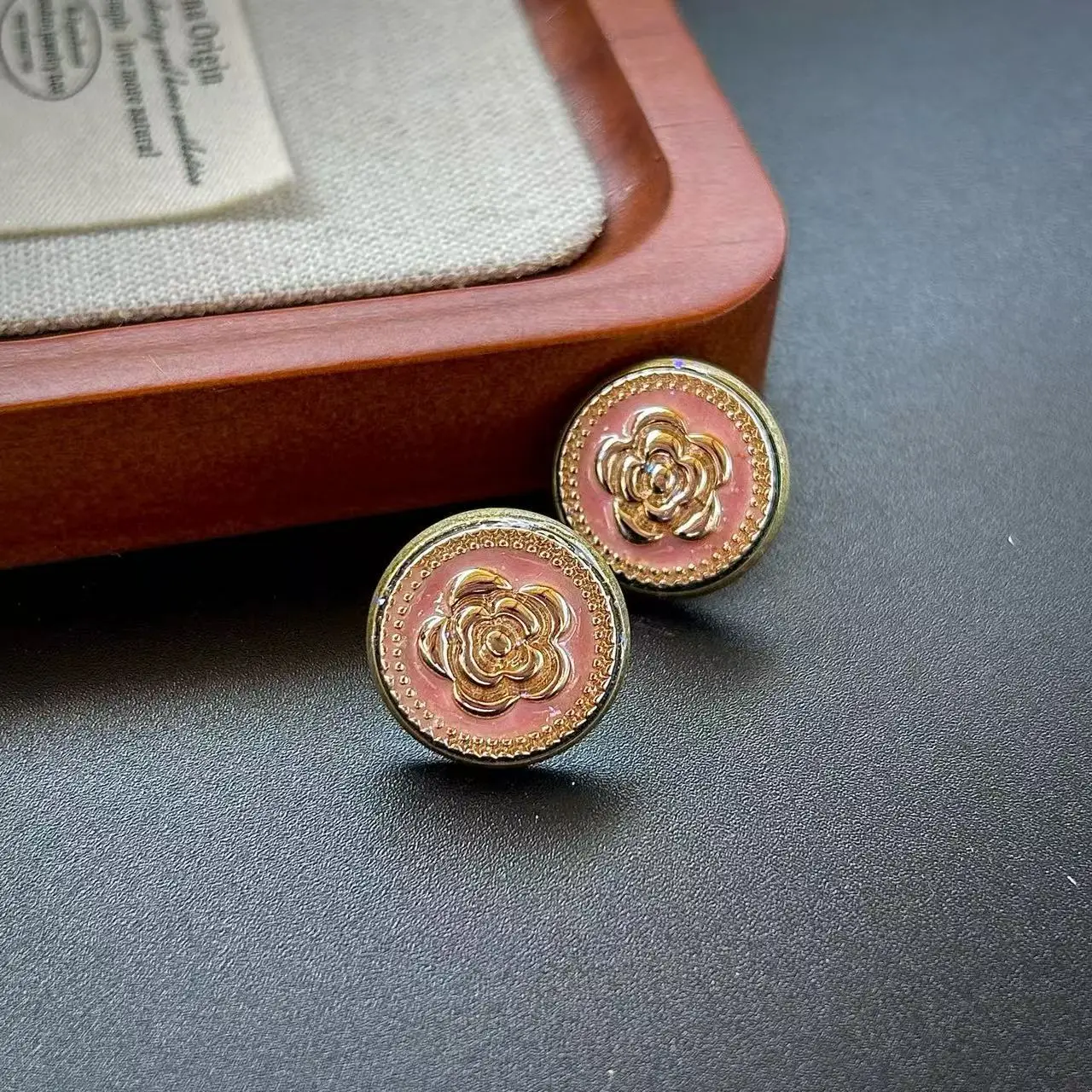 European and American medieval vintage retro small fragrance fashion daily commute enamel dripping oil pink camellia stud earrin