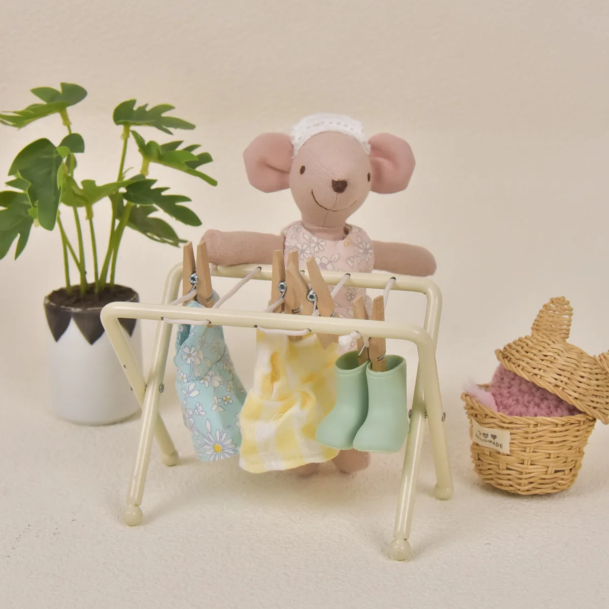 Akcesoria do domku dla lalek 1:12 Miniaturowe meble Metalowy uroczy suszak do ubrań Zabawka do zabawy w dom dla dzieci Suszarka Dekoracja sceny