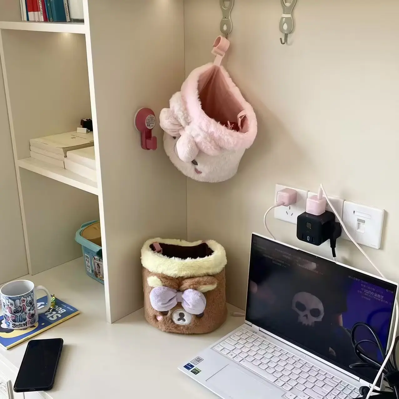 Rilakkuma Hängetasche für Schlafsaal – Süßer Korilakkuma Plüsch-Organizer, weicher Kawaii Caddy für Schreibtisch-Kosmetikaufbewahrung für Mädchen – Detail 10