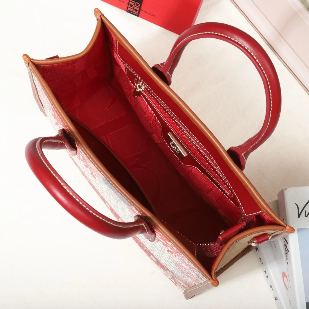 Fashion Retro Shoulder Bag for Women Exquisite Pattern Underarm Purse Crossbody Bag for Night Out Dinner Date Casual Chic