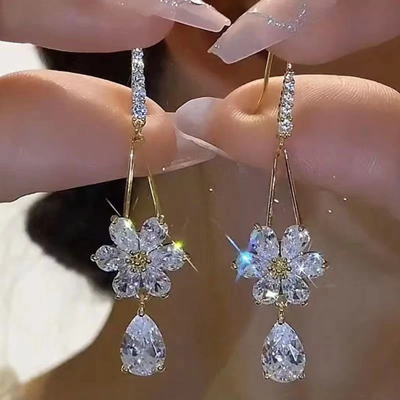 1 Pair Elegant White Zircon Flower Drop Shape Pendant Gold Color Earrings For Women Exquisite Sweet Temperament Girls Jewelry