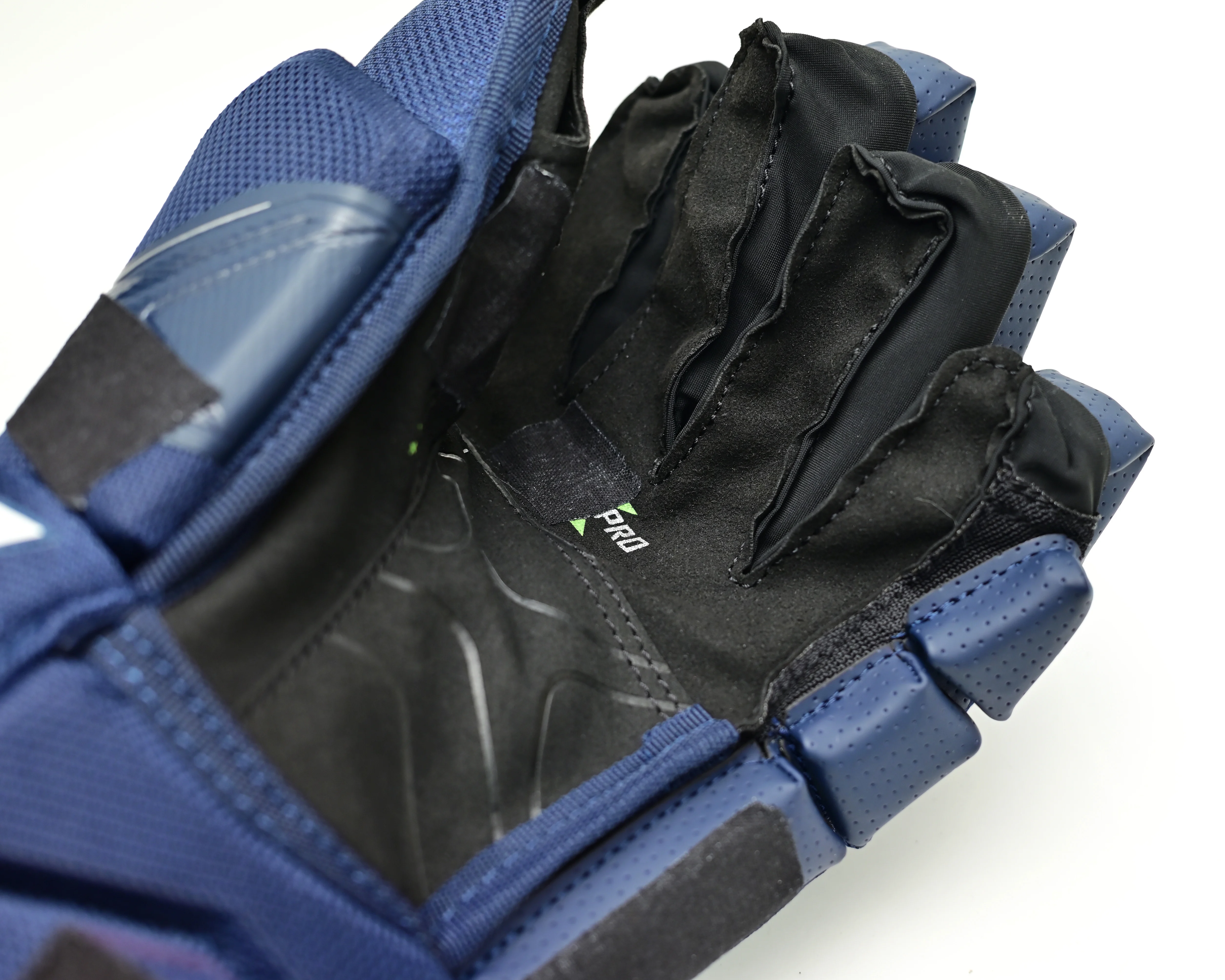 Thumbnail 4 - #6 Top Hockey Gloves Picks for Every Budget