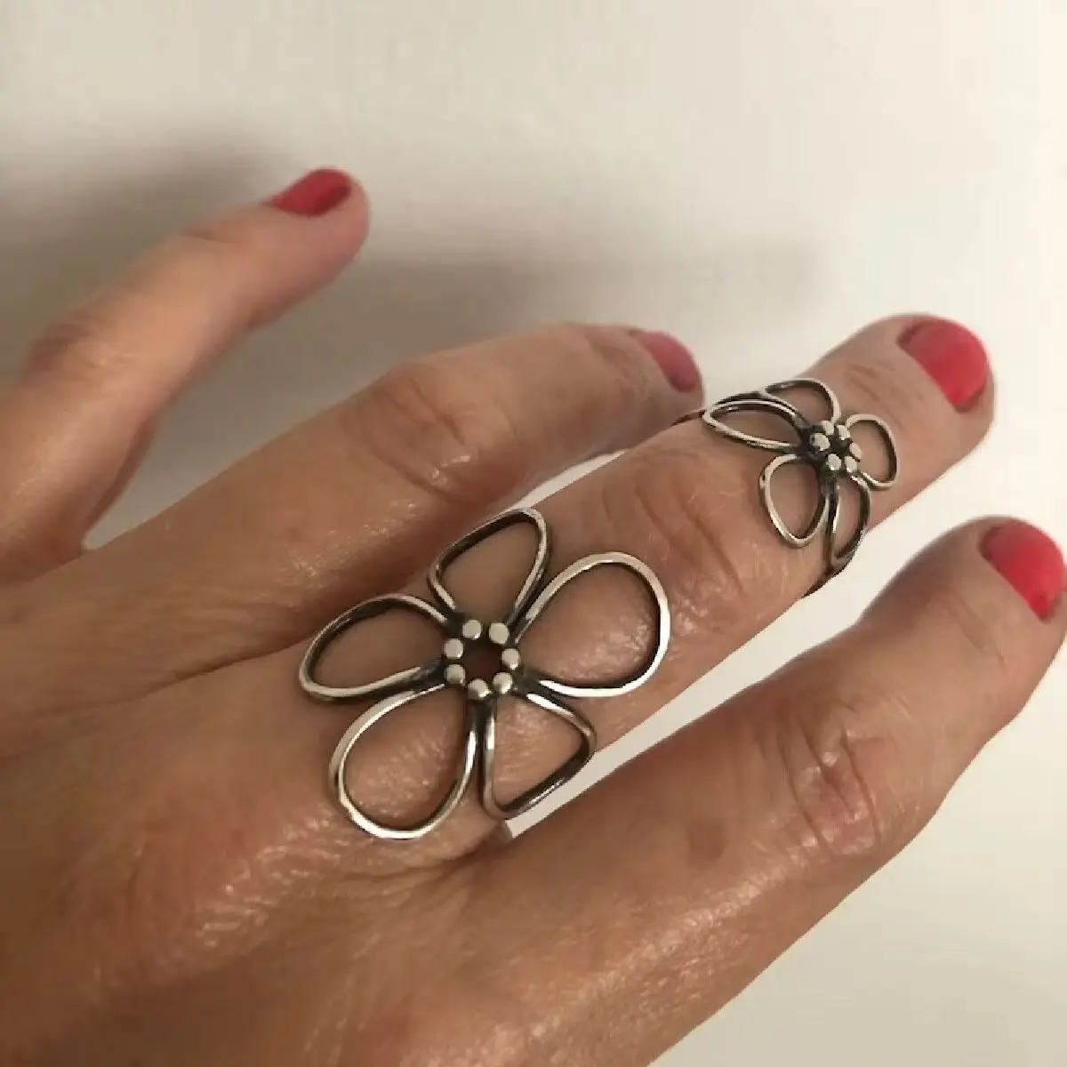 1 Pc Vintage Hollow Flower Elegant Simple Antique Silver Color Ring Women Daily Size 6-10 Closed Ring