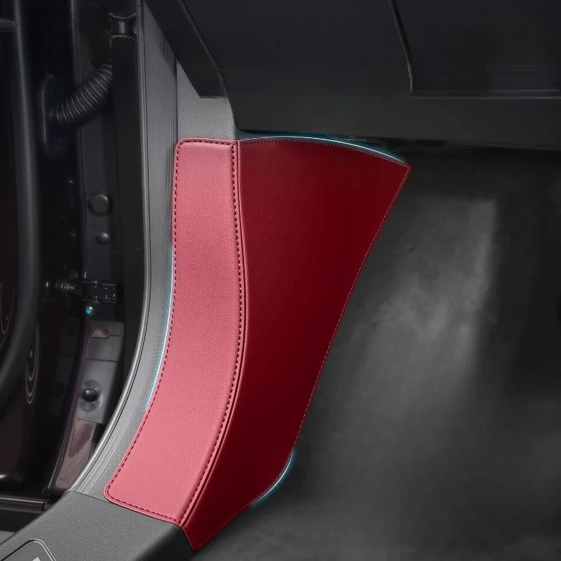 

Для GWM Tank 400 Hi4-T/Hi4-Z 2026: Защитная накладка на передние стойки (A-pillar) для водителя и пассажира, наклейка от царапин, обязательный элемент интерьера.