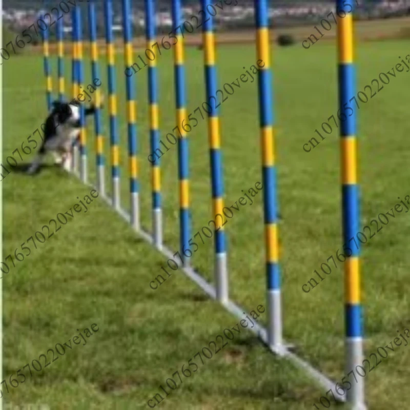 

Оборудование для дрессировки собак FCI International Competition Grade: стойка для тренировок с собаками, позволяющая изменить расстояние между препятствиями, защита от солнца и влаги.