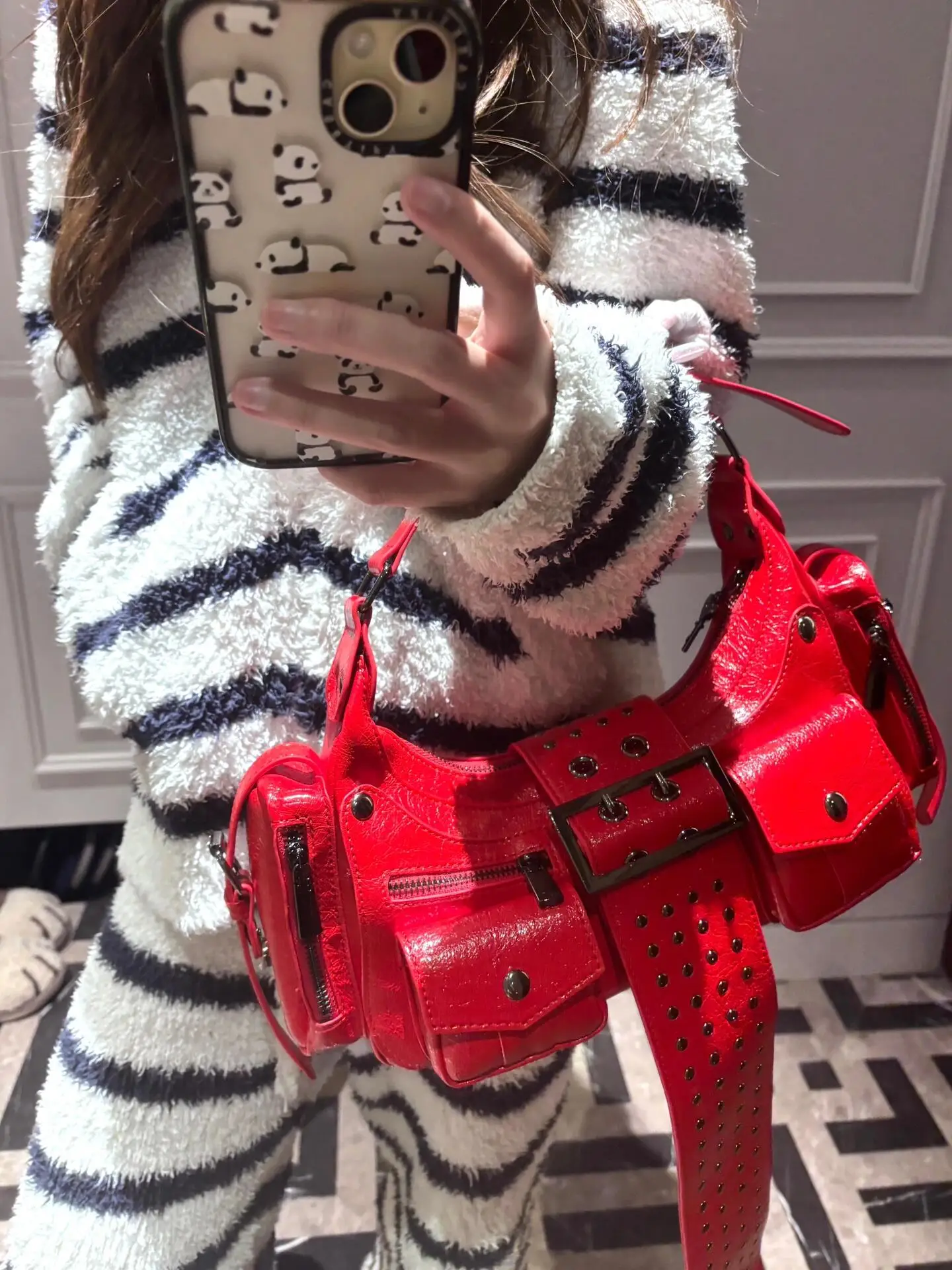 

Панк Sle Ретро Заклепки Мотоциклетная Сумка Подмышки Большая Capaci Spicy Girl Сумка на одно плечо Большая сумка для поездок на работу с мягкой ручкой