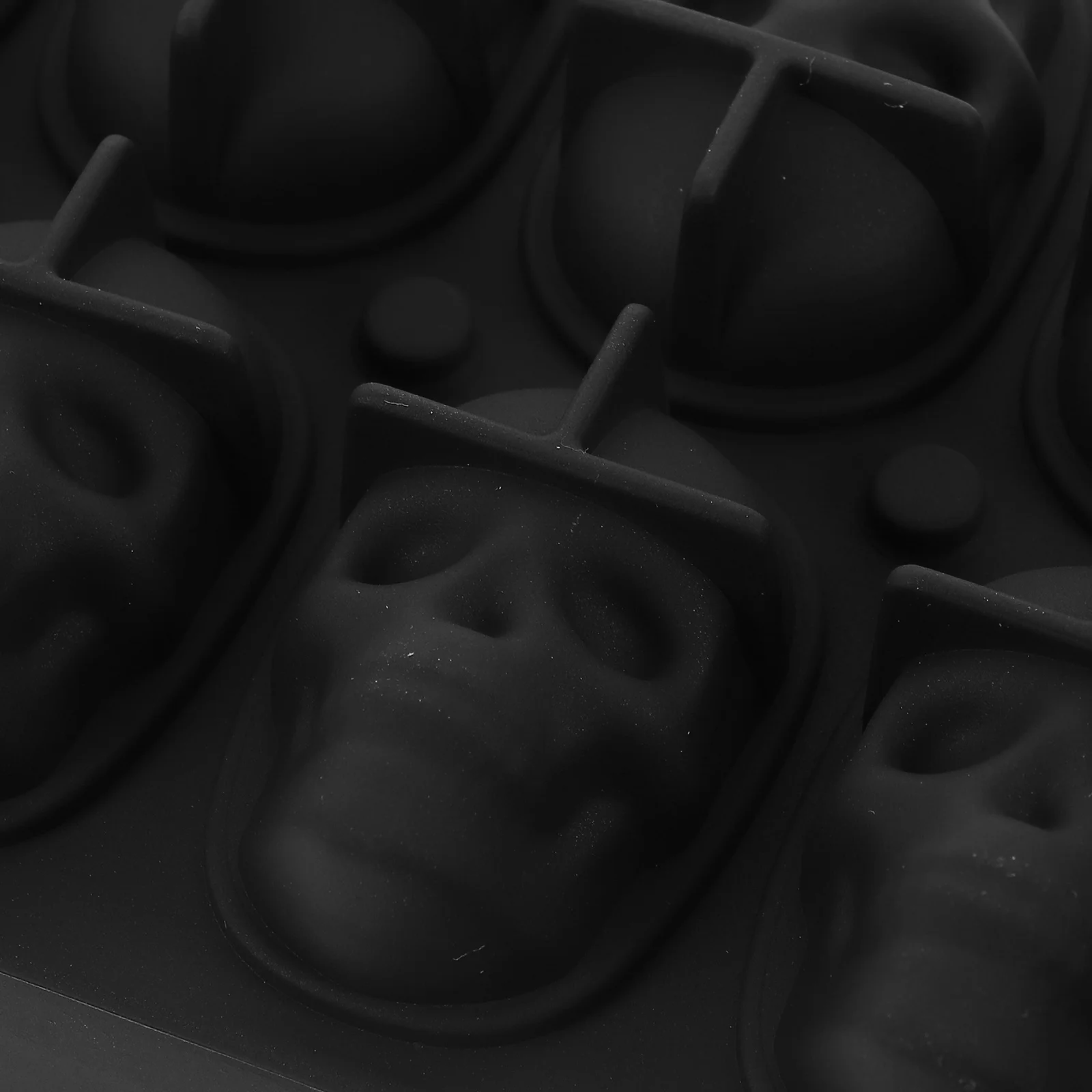 

Skull Ice Cube Mold Reusable Bpa Free Plastic Skull Shaped Tray For Whiskey Cocktail Summer Drinks Kitchen Bar Tools