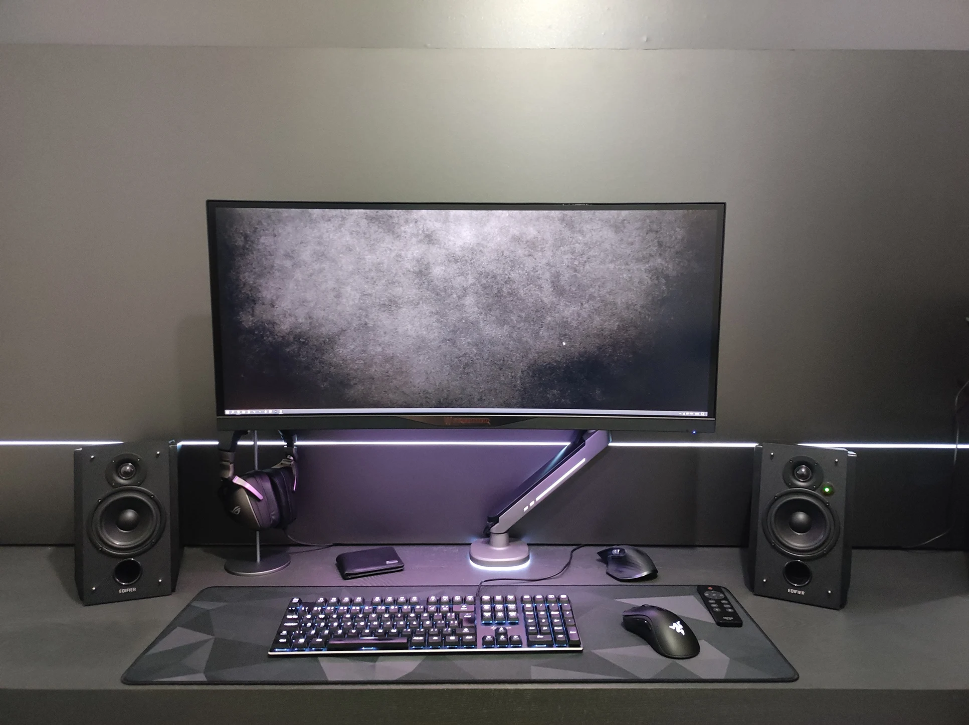 Extended Large Mouse Pad Non-Slip Rubber Base Waterproof Gaming Desk Mat with Stitched Edges for Office And Home Computer Use