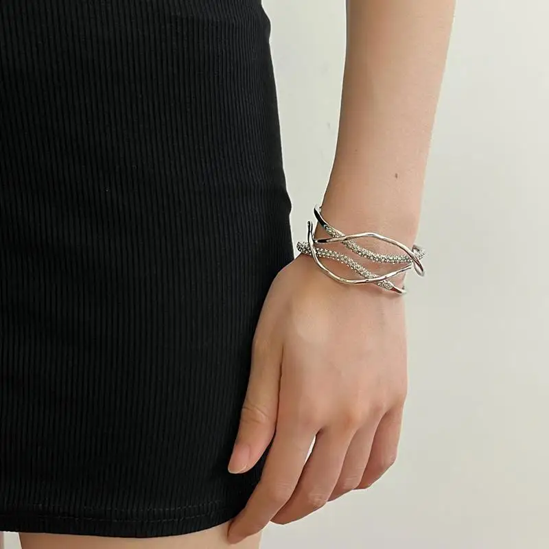 Fashion Irregular Metal Lines Wound Splicing Clear Rhinestone Paved Light Luxury Open Bangle Exquisite Design Bracelet for Women