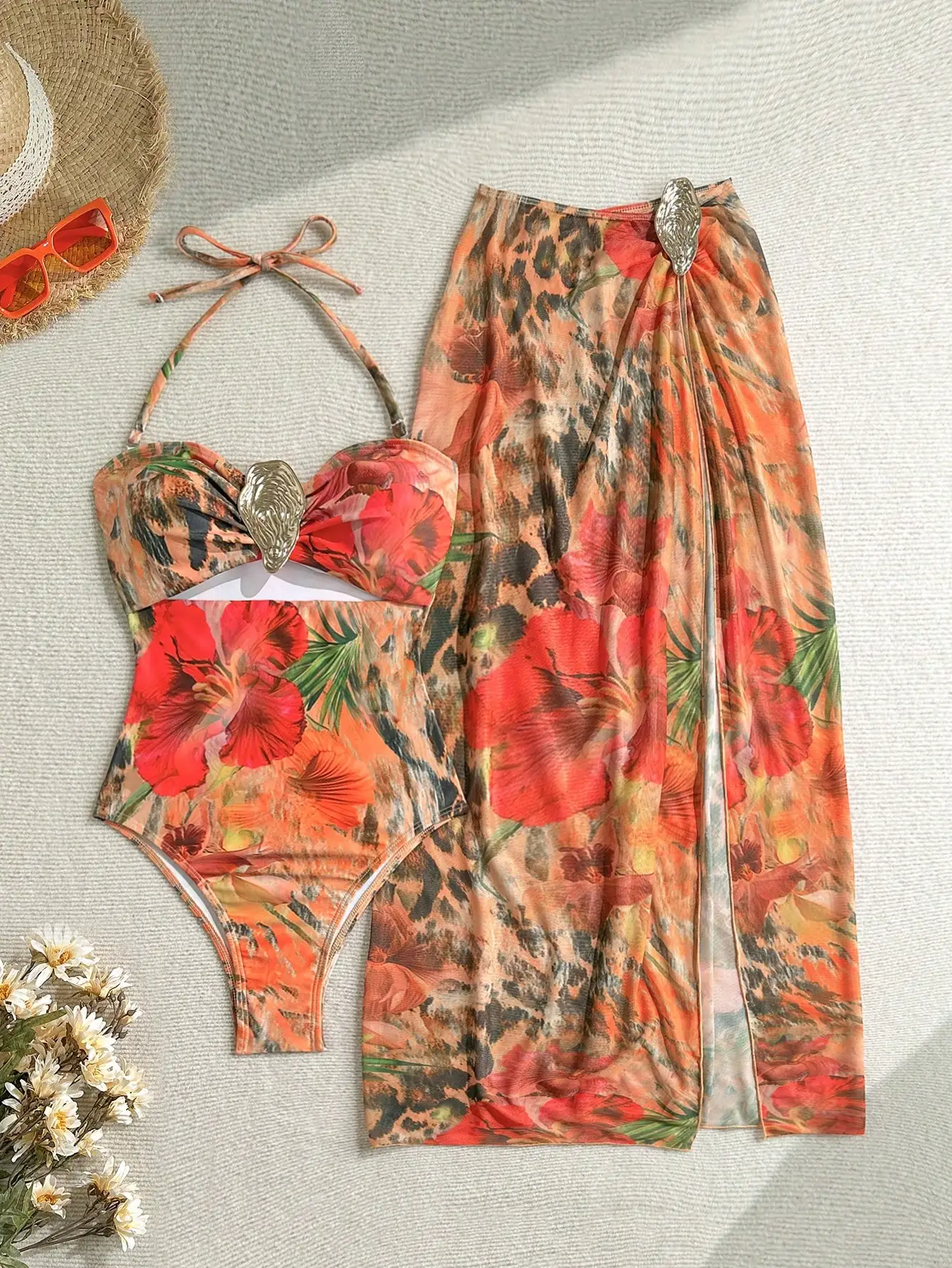 

Купальник-халтер с цветочным леопардовым принтом и прозрачная юбка-накидка для пляжного отдыха и фестивалей