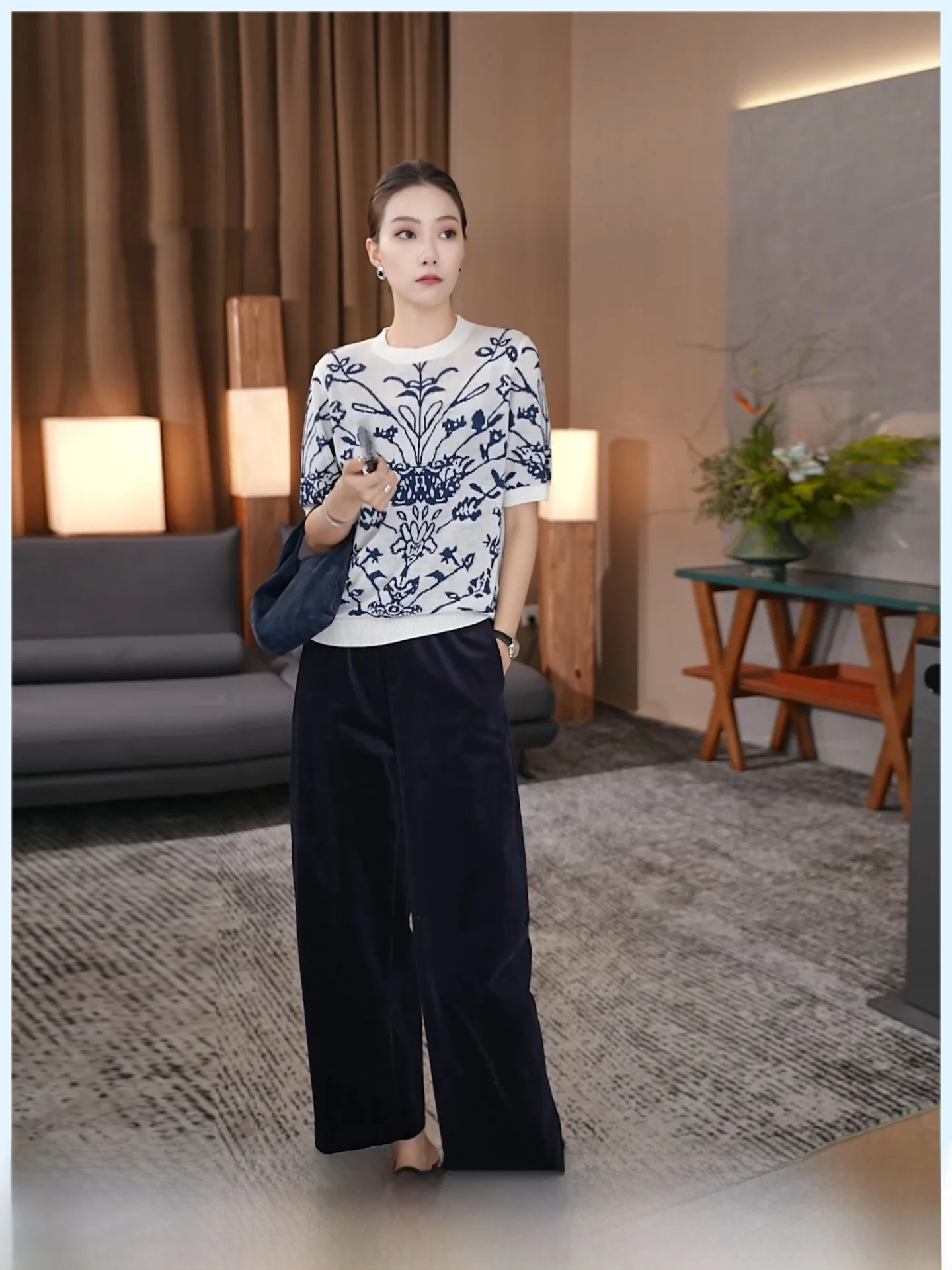 

Zhou Zhou Women's Short Sleeve Knitted Woolen Set Casual Style Fashionable Slimming Design Autumn New Arrival Two-Piece Suit