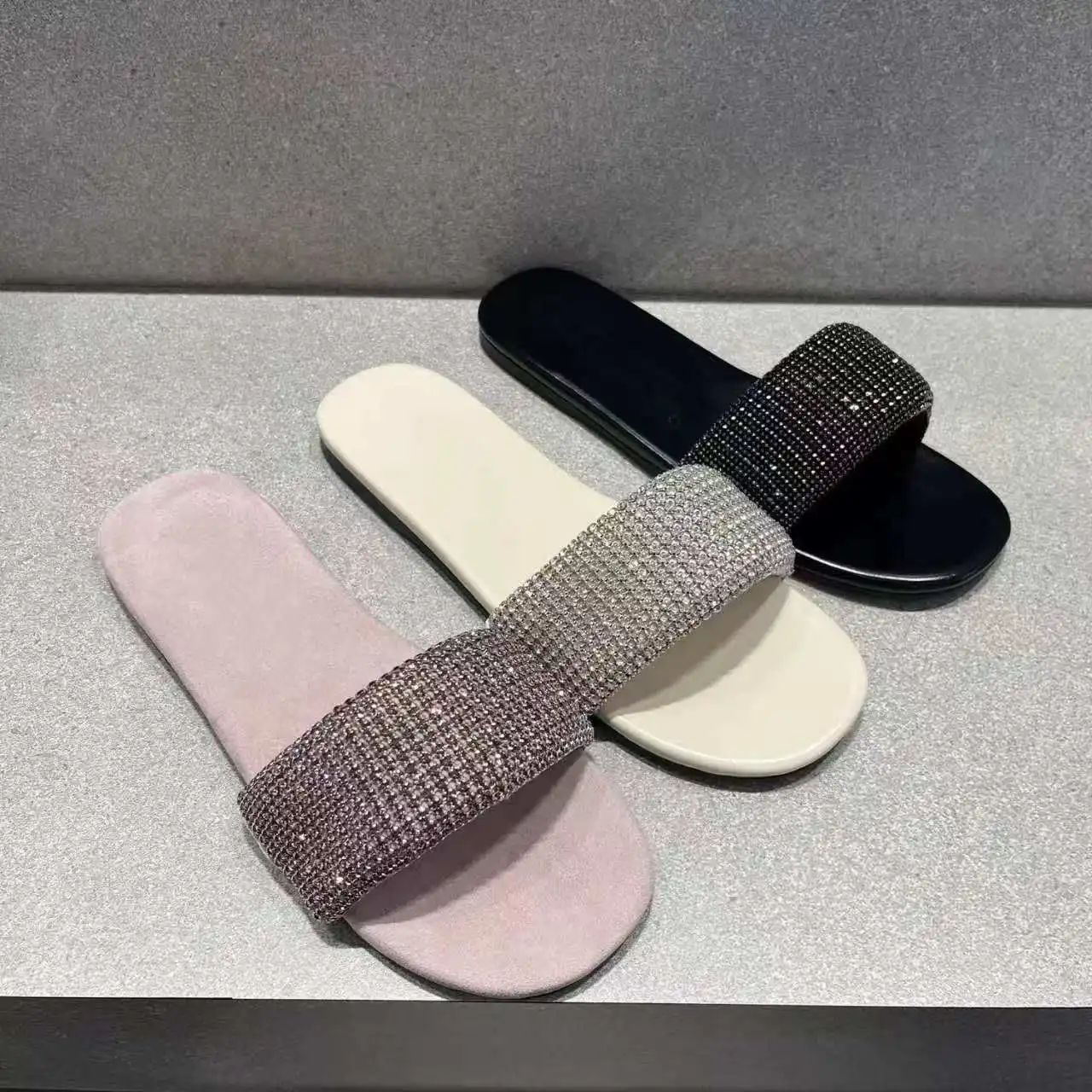 

2026 Summer fashion flat rhinestone slippers - youthful and charming ideal for beach vacation and casual wear