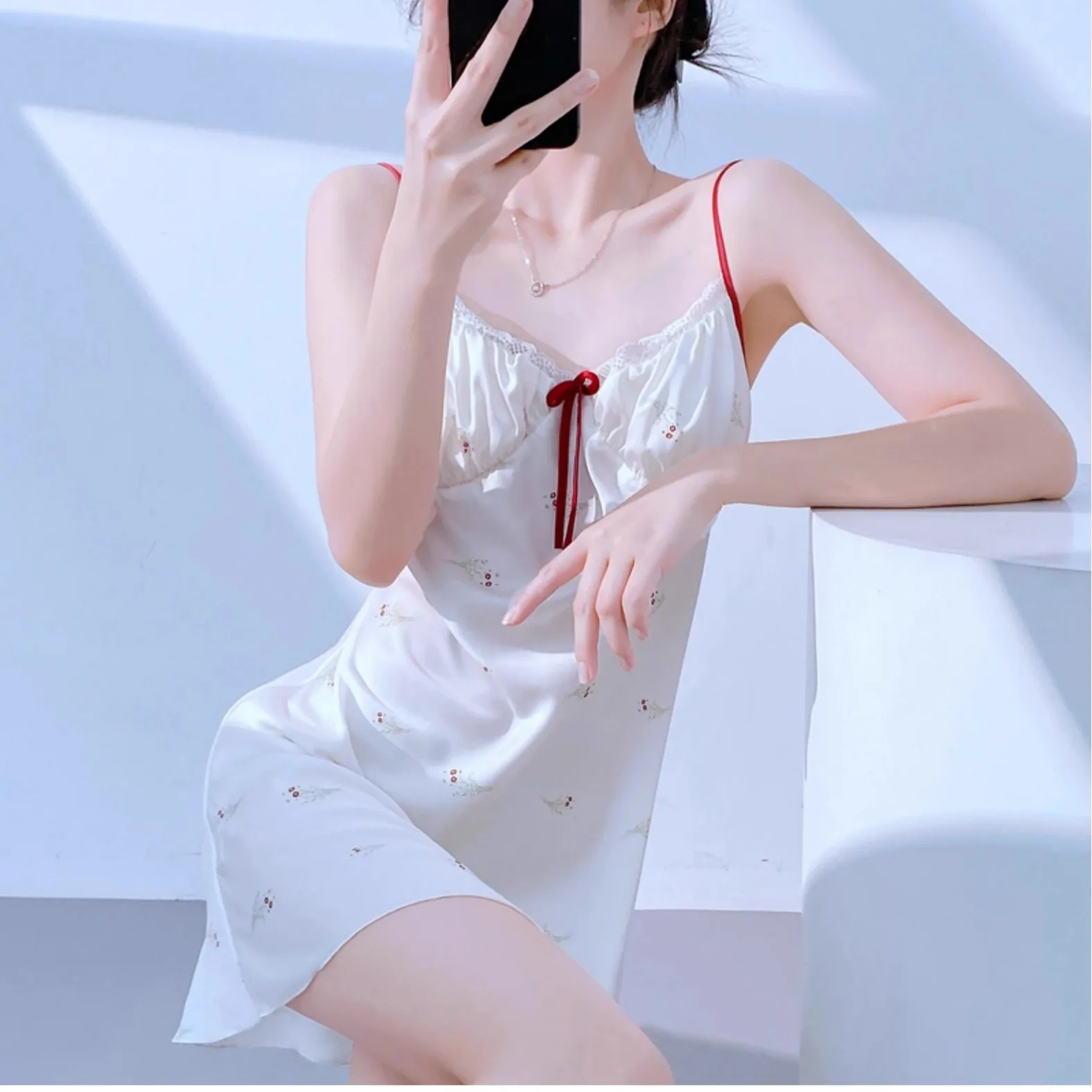 

Новая летняя женская ночная сорочка из шелковистого атласа, сексуальное белье, домашняя одежда, пеньюар на тонких бретельках