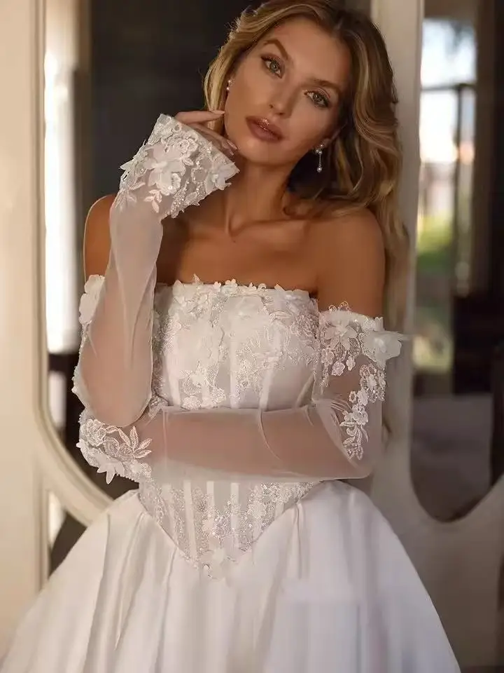 Customized A-line Wedding Dress Detachable Sleeves Strapless Flowers Applique Satin Bridal Dresses Bride Gown vestidos de novia