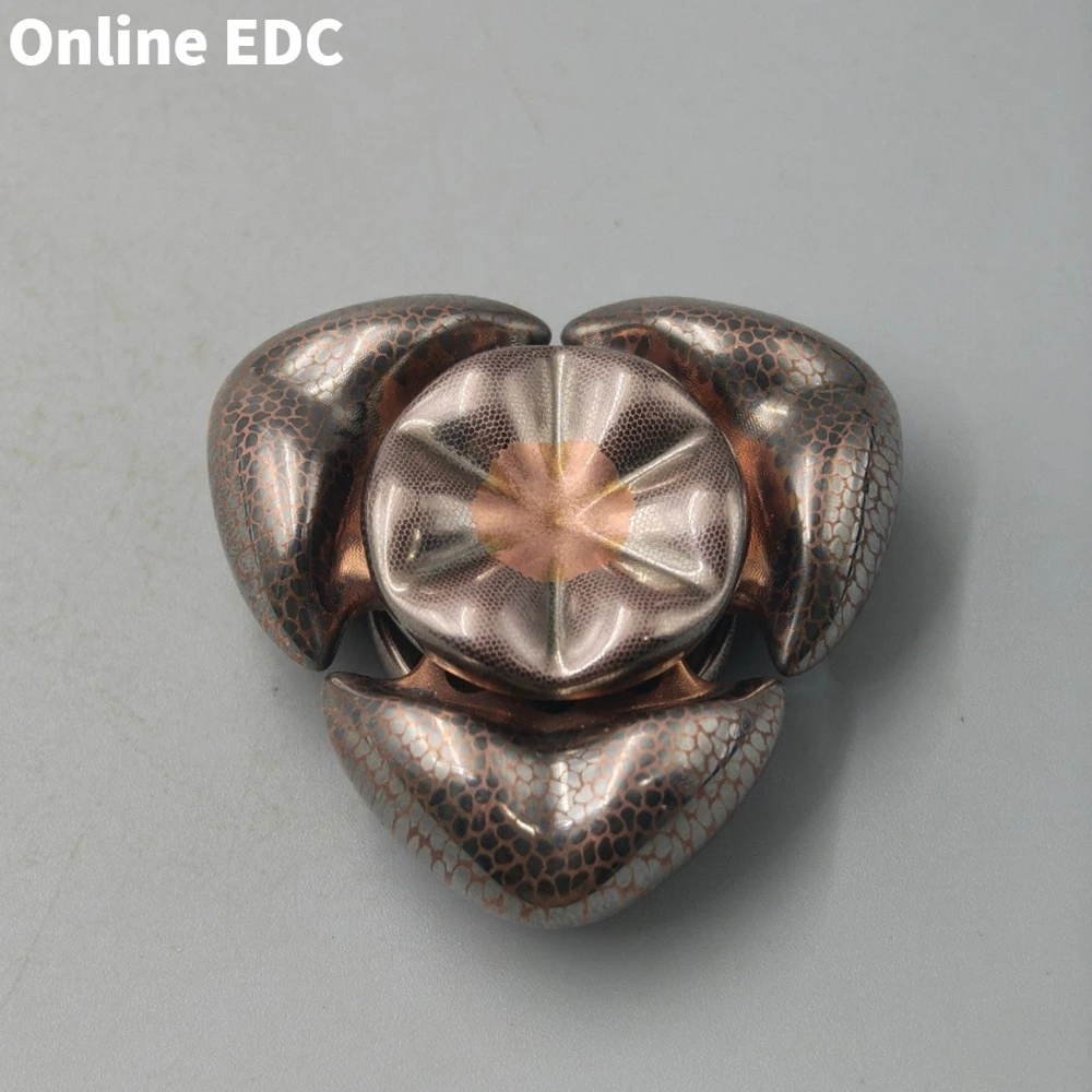 المملوكة مسبقًا تصميم المطر EDC Superconductor التعامل مع الحبار يشعر ثلاثة شفرات تململ سبينر ألعاب متململة للبالغين