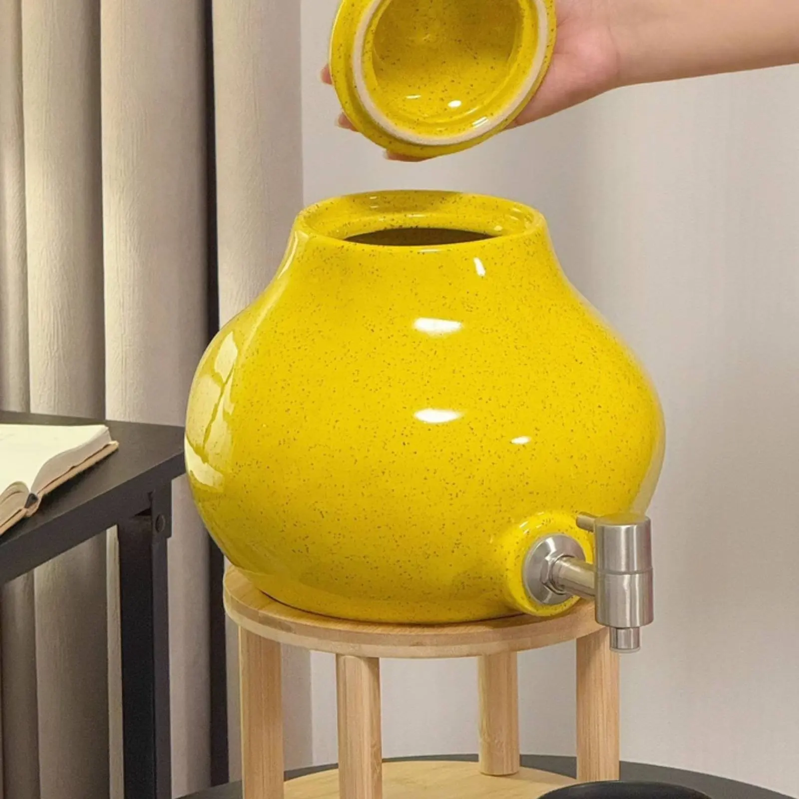 

Pear Shaped Beverage Dispenser Airtight Lid Cold Drink Pitcher with Spigot Fruit Design Water Jug Wide Mouth Opening for Parties