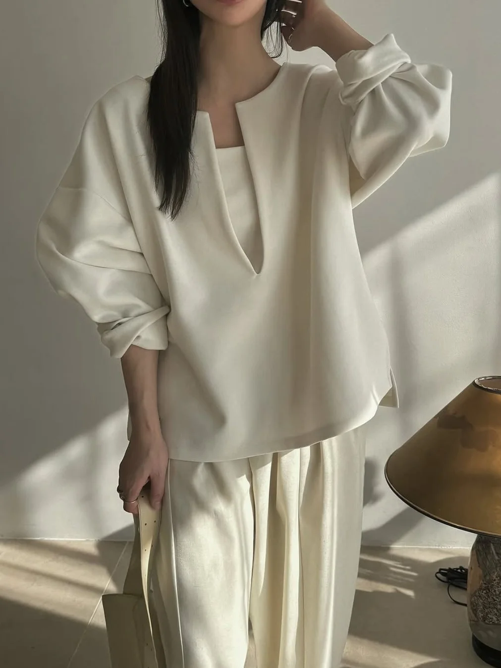 

Шикарный осенний высококачественный облегающий базовый слой с глубоким V-образным вырезом и фонариком Све, женский свитшот, удобный универсальный средний вес