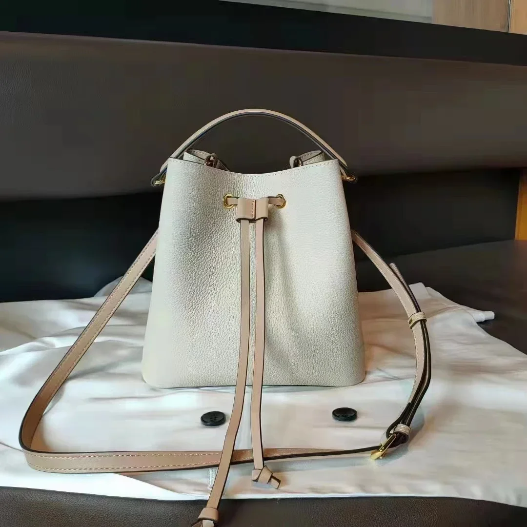 Bolsa de couro genuíno para mulheres, bolsa simples de grande capacidade, na moda, cordão que combina com tudo, bolsa mensageiro, nova