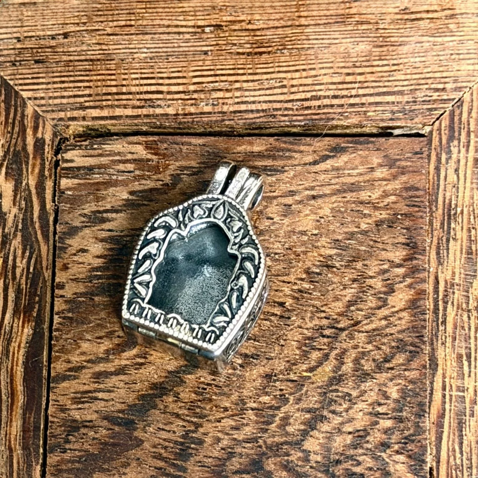 New Arch Gate Grasshopper Box Pendant Necklace Gem Embedded Gold Plated Couple Style Fashion Jewelry Silver Color Silver Metal