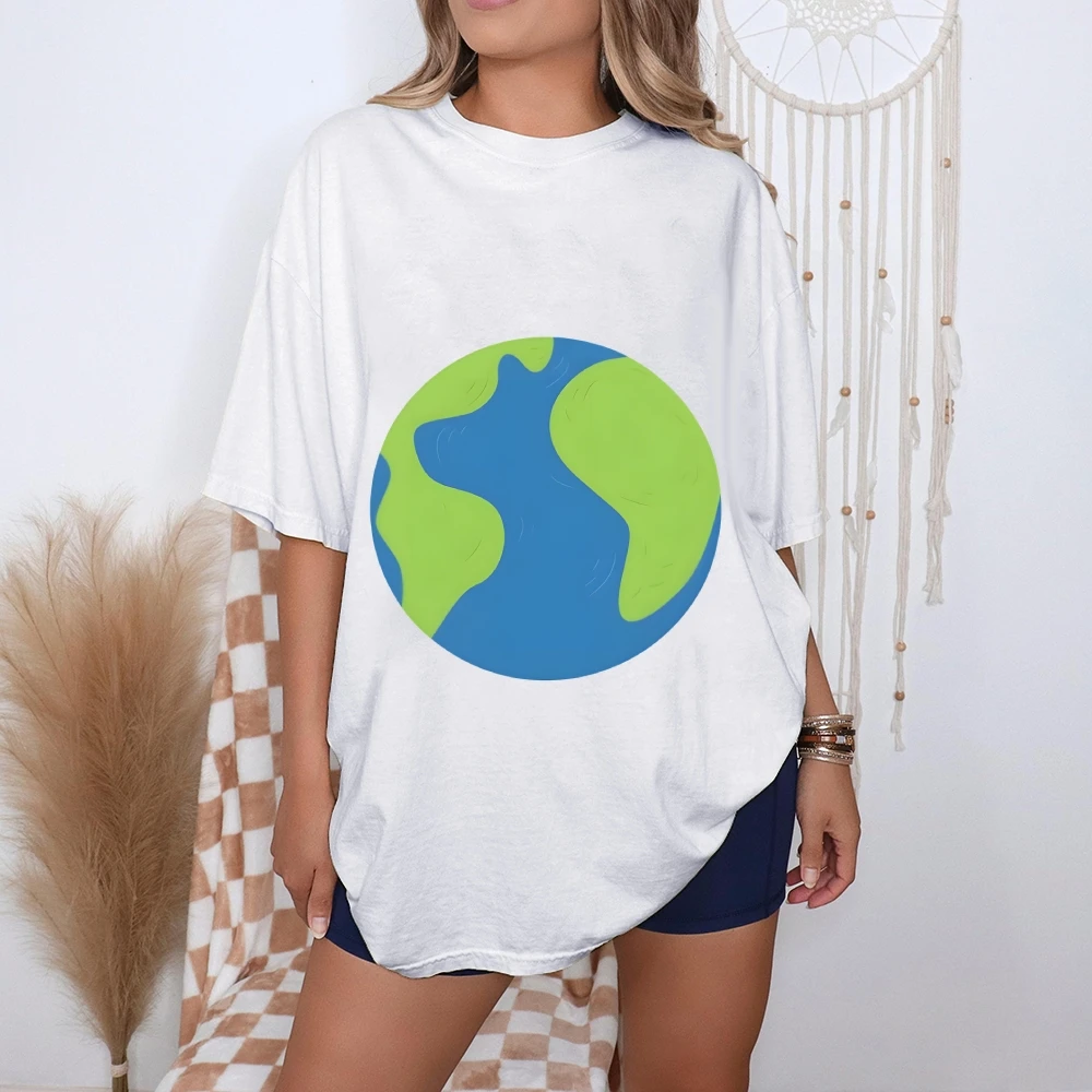 تي شيرت نسائي مطبوع عليه Earth 2025 Y2k - بلوزة صيفية قطنية كبيرة الحجم، تي شيرت برسومات كوكب عالية الجودة، ملابس خروج صديقة للبيئة