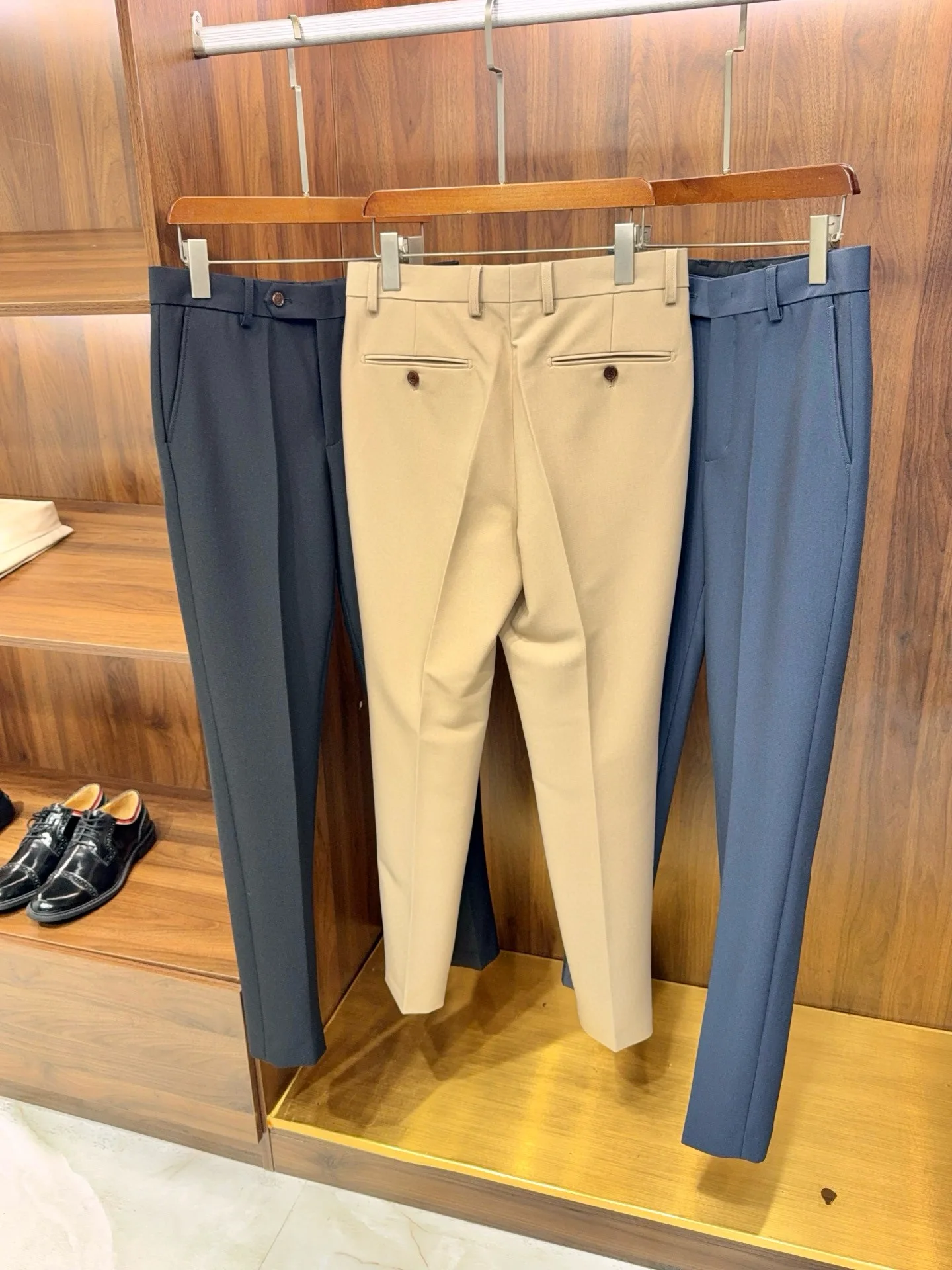 กางเกงขายาวทรงตรงสไตล์ลำลองสำหรับธุรกิจ ผสมผ้าขนสัตว์บรี 50%