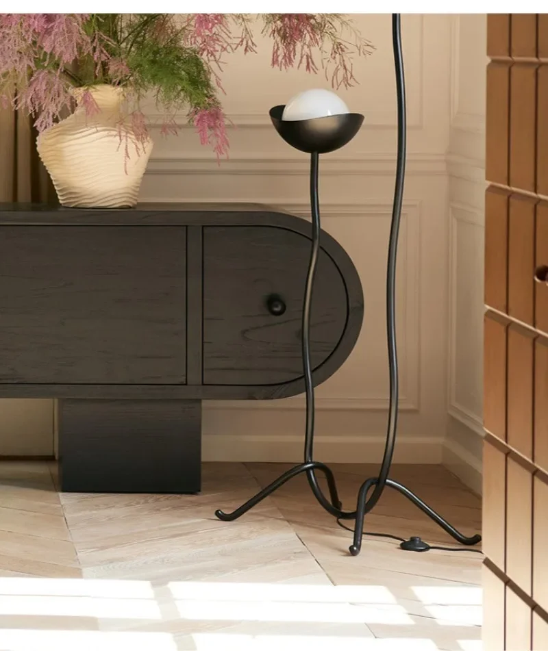 Amerikanischer TV-Schrank aus massivem Holz, integrierter Wohnzimmer-Couchtisch, schwarzer Couchtisch, französischer Retro-TV-Schrank