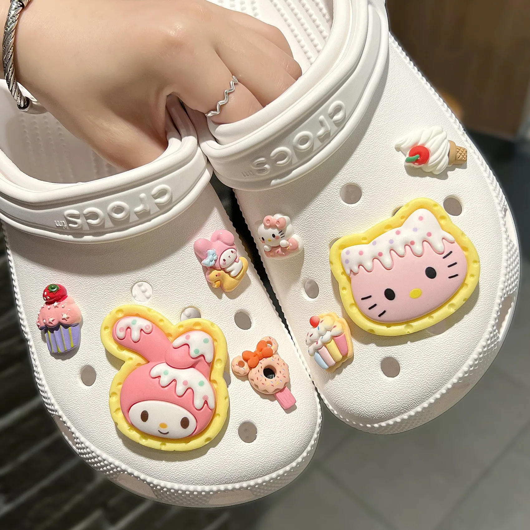 

8Pcs/Set Sanrio Croc Charms Pochacco Kuromi Accessories Shoe Buckle Set Cartoon Cute Cinnamoroll Melody Kawaii Girl DIY Gifts