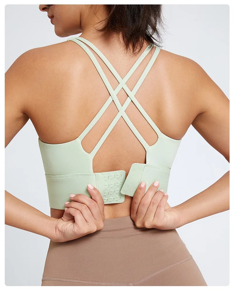 Aiithuug V Neck High Impact Yoga Bra Sports Bra Women High Support Criss-Cross Back Padded Strappy Sports Bras Medium Support