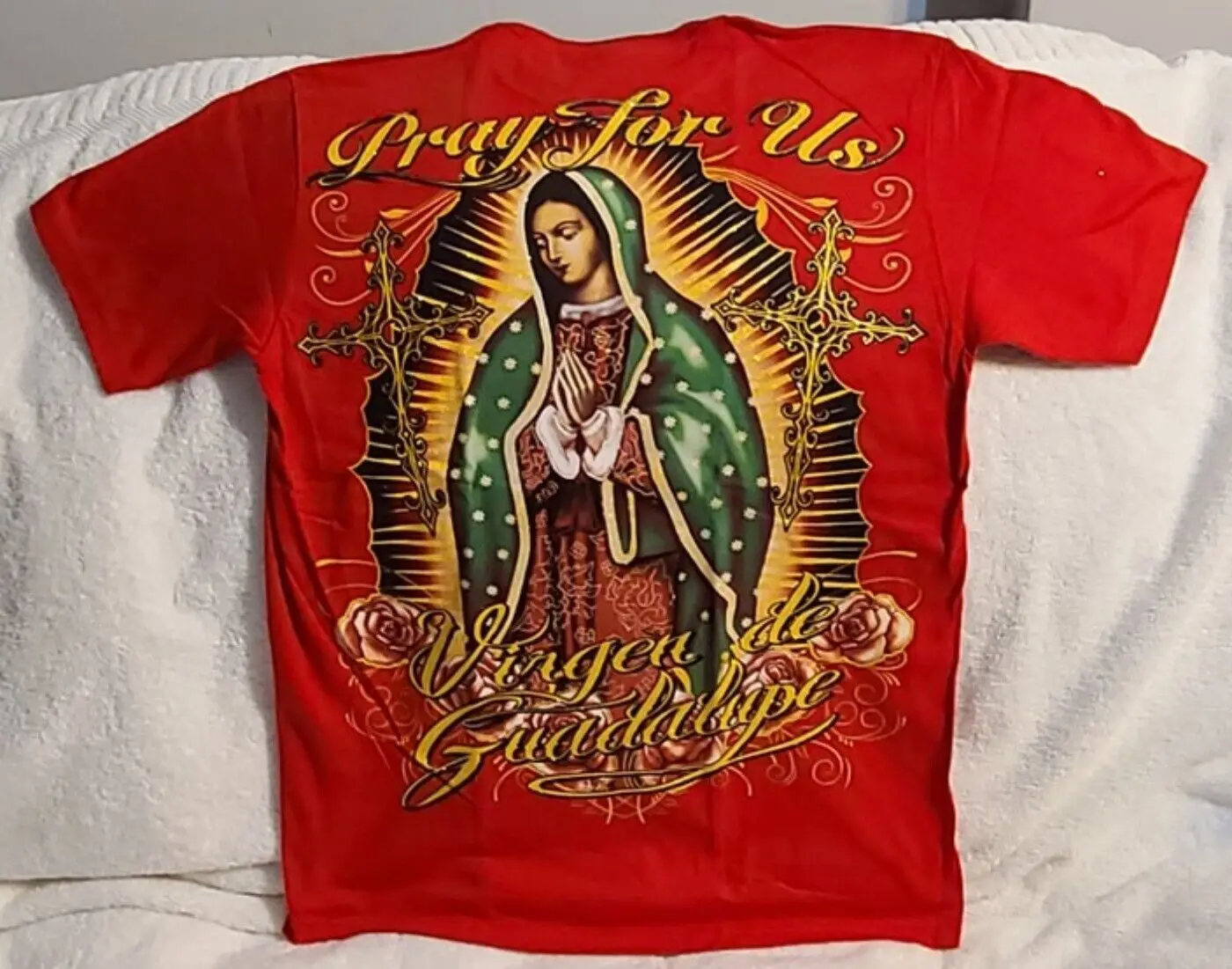 

VIRGEN DE GUADALUPE PRAY 4 US VIRGIN MARY ROSE FLOWER CROSS RED T-SHIRT