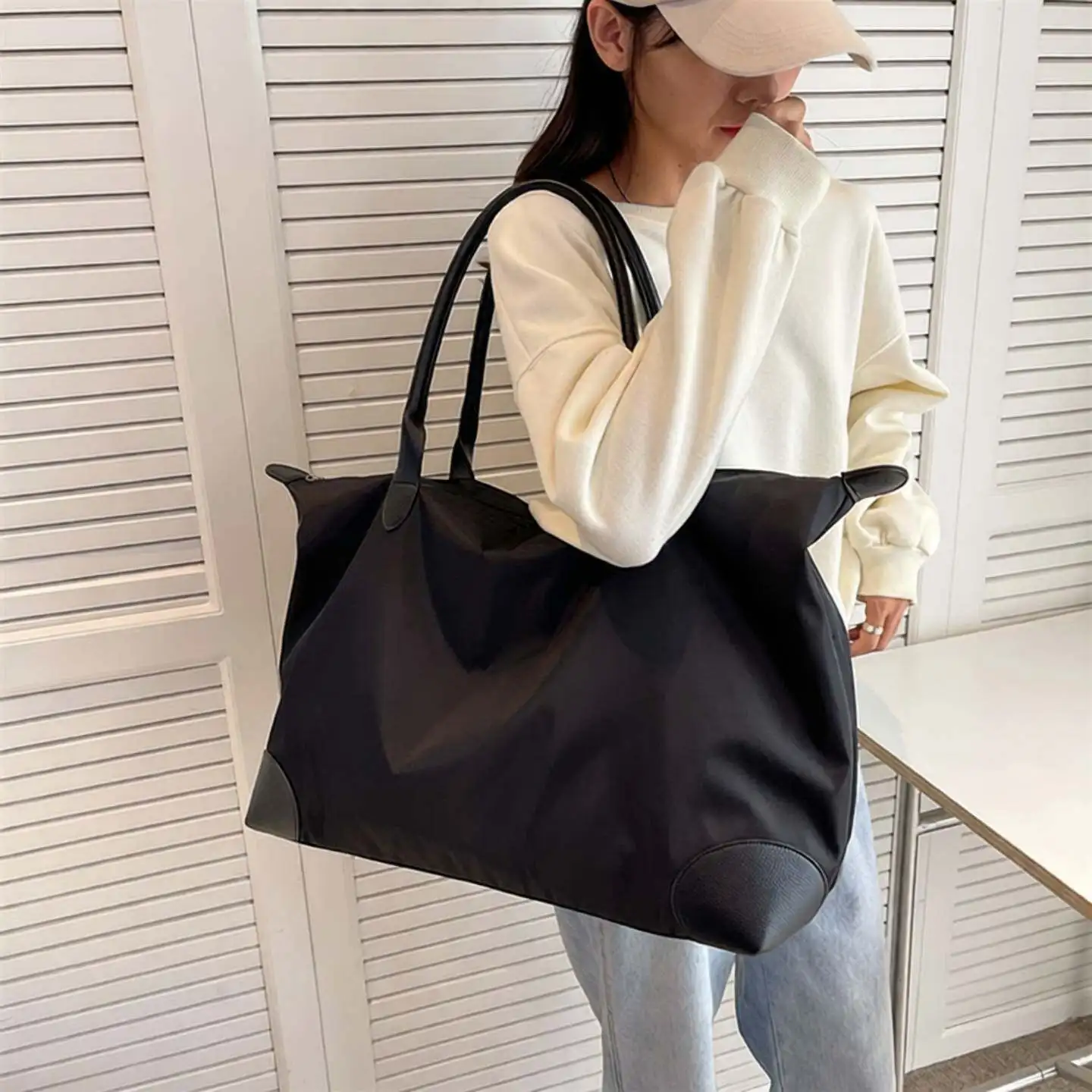 large-capacity-travel-bag-women's-stylish-high-value-handbag-ultra-lightweight-nylon-suitcase-for-business-trips-and-long-fli