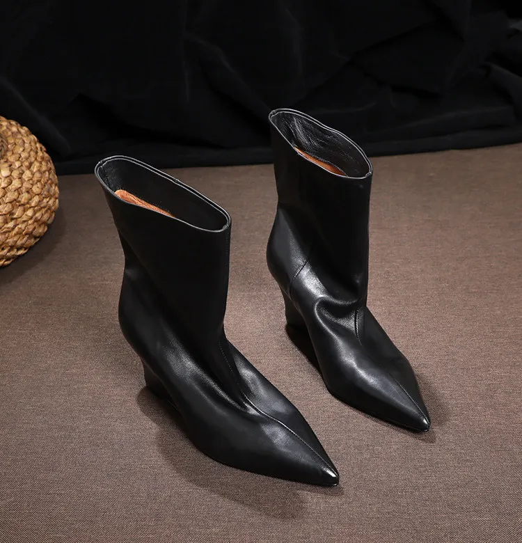 SHOEBOX 2026 Autumn/Winter Retro Pointed Heel Short Boots for Women with Faux Fur Lining, Petite Genuine Leather High-Heeled
